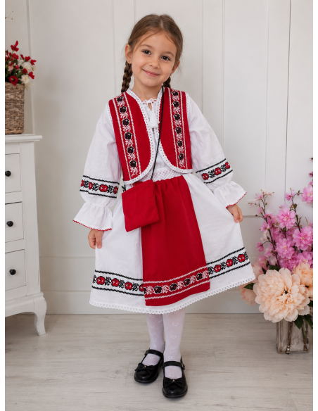 Costum traditional fetite cu vesta rosie si motive florale