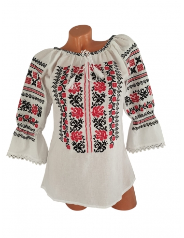 Set cuplu traditional alb cu trandafiri rosii si broderie neagra