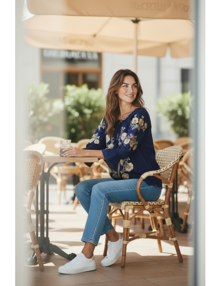Ie traditionala bleumarin cu broderie florala bej si aurie pentru femei