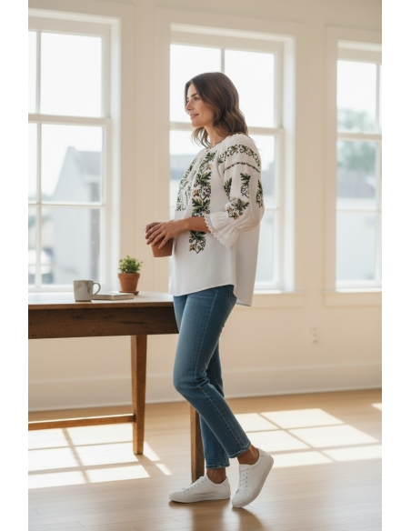 Ie traditionala dama alba cu broderie verde si bej model floral elegant marimi mari