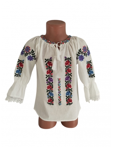 Ie traditionala fetite alba cu broderie florala multicolora inspirata din portul popular romanesc