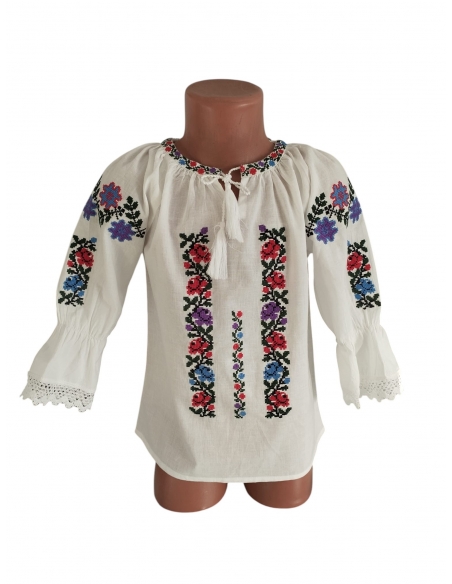 Ie traditionala fetite alba cu broderie florala multicolora inspirata din portul popular romanesc