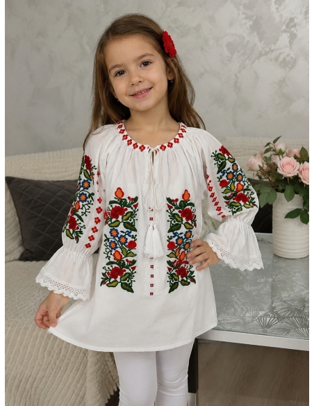 Ie traditionala fetite alba cu broderie florala rosie multicolora model trandafir romanesc