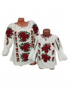 Set mama si fiica cu ii traditionale albe brodate cu trandafiri rosii