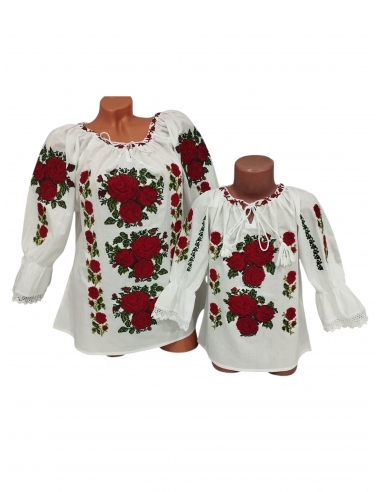 Set mama si fiica cu ii traditionale albe brodate cu trandafiri rosii