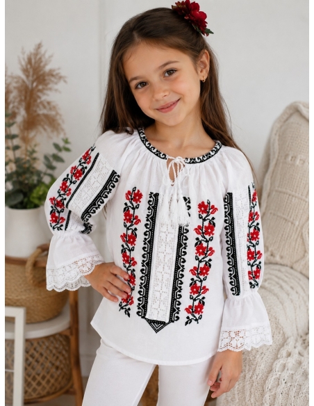 Ie traditionala fetite alba cu broderie florala rosie si neagra