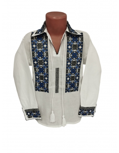Ie traditionala baieti alba cu broderie albastra si neagra model popular romanesc cu guler clasic