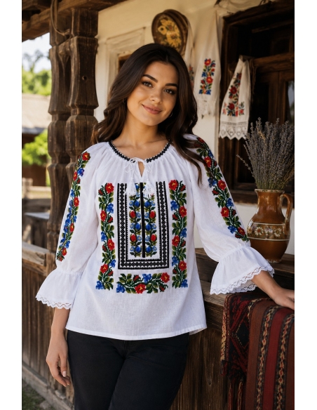 Ie traditionala dama alba brodata cu flori rosii si albastre model floral romanesc