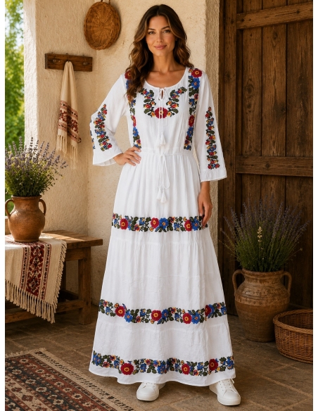 Rochie traditionala romaneasca alba cu broderie florala multicolora si maneca trei sferturi