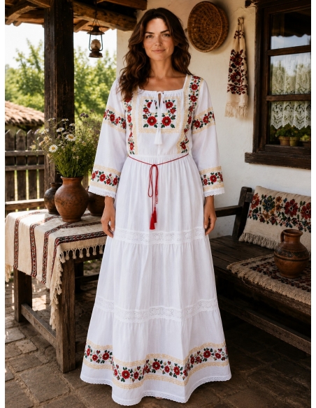 Rochie traditionala romaneasca alba cu broderie rosie si aurie model maci traditionali maneca trei sferturi