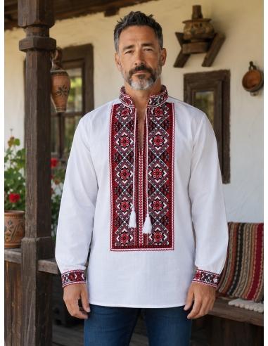 Barbat purtand camasa traditionala alba cu broderie rosie si neagra