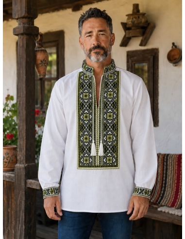 Barbat purtand camasa iiRomanesti cu broderie geometrica verde olive