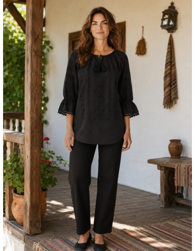 Ie traditionala dama neagra cu broderie neagra ton pe ton