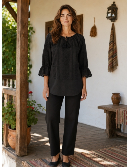 Ie traditionala dama neagra cu broderie neagra ton pe ton