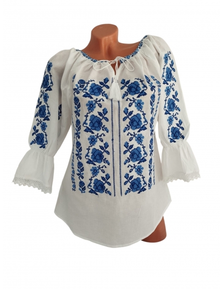 Ie romaneasca pentru femei cu broderie florala albastra