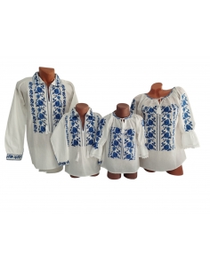 Set familie tradițional românesc alb cu broderie florală albastră pentru mamă, tată, băiat și fetiță din bumbac 100%