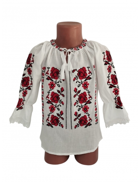 Set familie tradițional românesc alb cu broderie florală cu trandafiri roșii pentru mamă, tată, băiat și fetiță