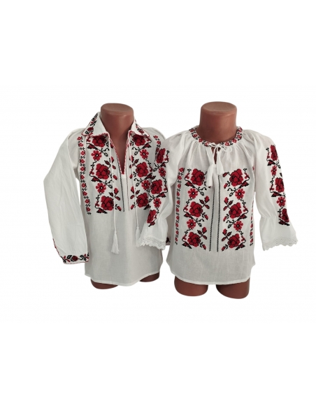 Set familie tradițional românesc alb cu broderie florală cu trandafiri roșii pentru mamă, tată, băiat și fetiță
