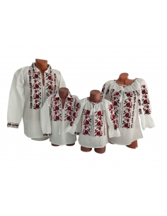 Set familie tradițional românesc alb cu broderie florală cu trandafiri roșii pentru mamă, tată, băiat și fetiță