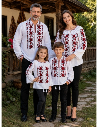 Set familie tradițional românesc alb cu broderie florală cu trandafiri roșii pentru mamă, tată, băiat și fetiță