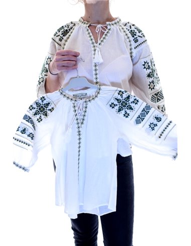 Ie Traditionala Fetite Manuela