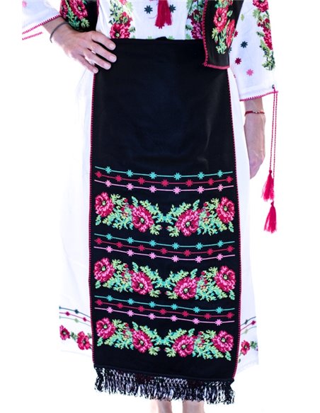 Fota brodata stilizata cu model floral traditional romanesc
