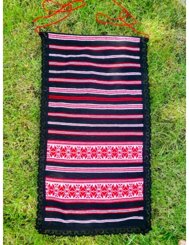 Catrinta brodata cu model traditional...