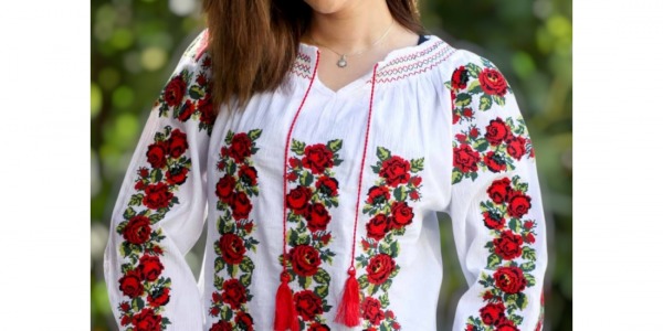 Ie românească stilizată – Eleganță modernă cu suflet tradițional