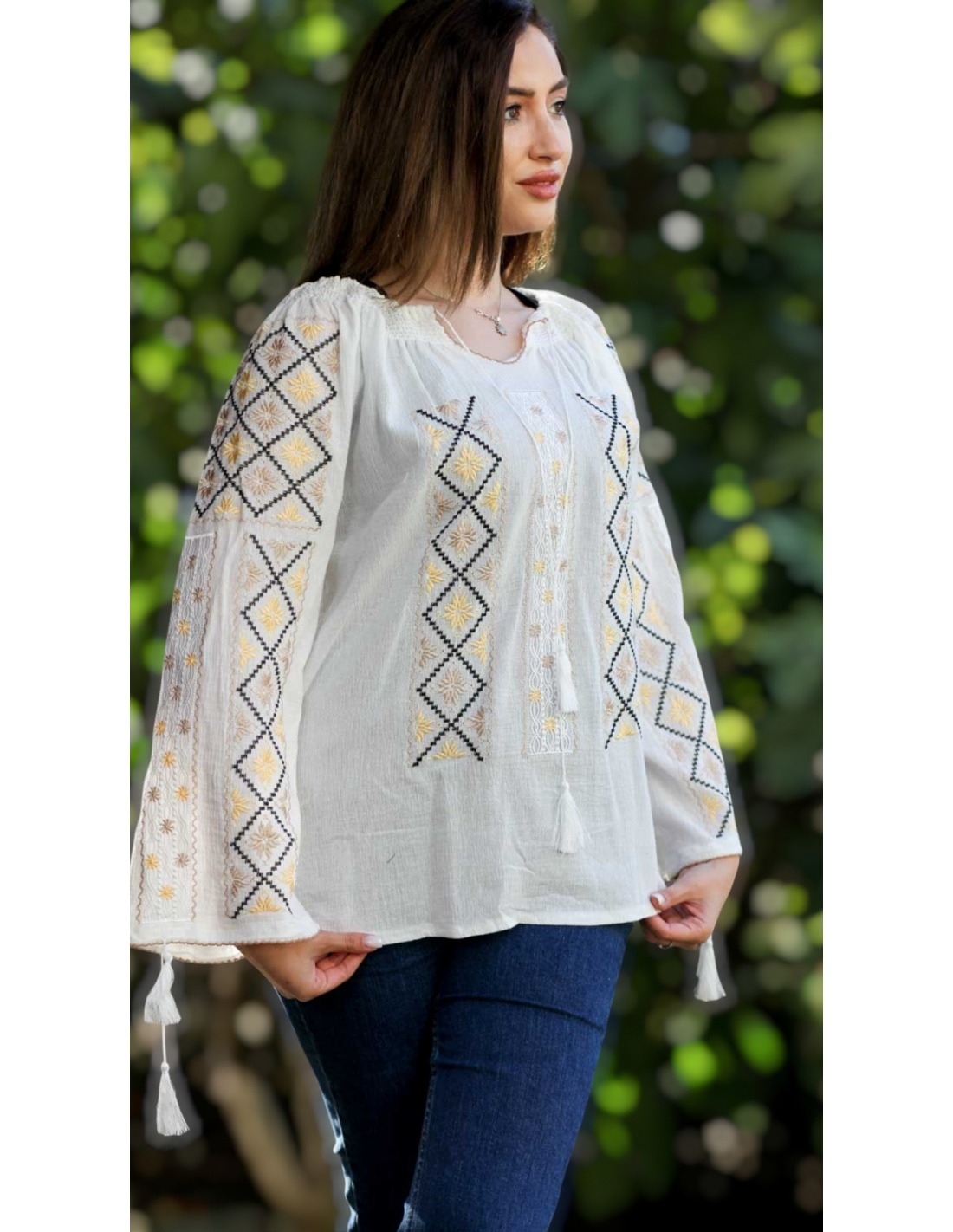 Ie Românească Stilizată – Când Tradiția Întâlnește Eleganța Contemporană